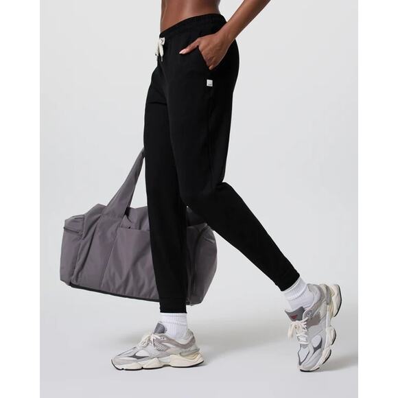 New VUORI Women's Performance DreamKnit Jogger - Picture 3 of 9